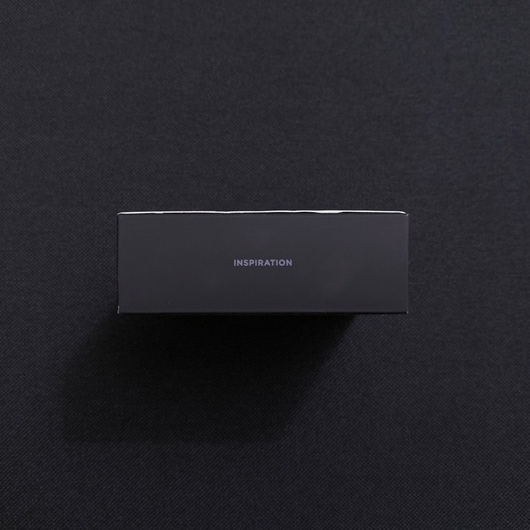 LAURA MERCIER Face Illuminator — Creamy Pressed Powder Highlighter — Inspiration - Picture 3 of 5